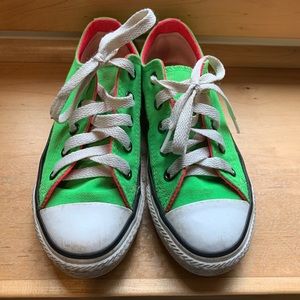 2 toned converse chuck taylor size 12. Unisex.